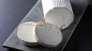 Refined Goat Cheese with skin - Kg